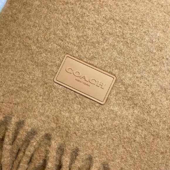 Coach CU815 Muffler with Rubber Patch in Light Saddle, Alpaca+Polyamide - Picture 4 of 5